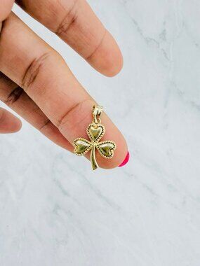 Genuine 10K Gold Shamrock Pendant ✨  Dije joyeria de Trebol en oro